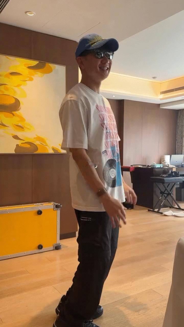 林俊杰  🌀  林俊杰jj20世界巡回演唱会 这个小朋友可爱鼠啦哈哈哈哈哈  