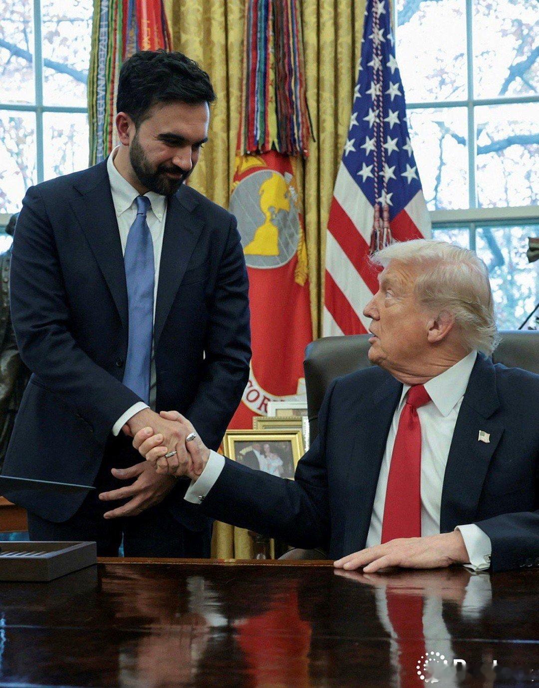 美国总统在白宫接见纽约新当选市长，进行了亲切友好的交谈，并祝贺他“市长先生，你的