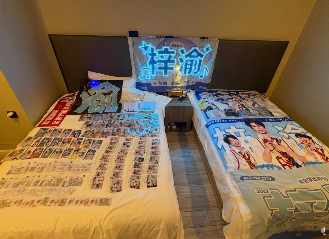梓渝的痛床，以后把梓渝的海报坐成被子梓渝粉丝百人合唱 ​​​