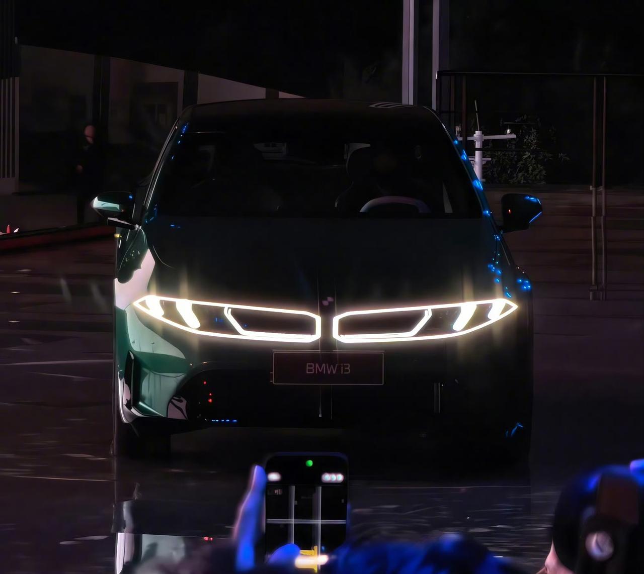 2026北京车展，全新一代宝马i3长轴版迎来了全球首秀。
新车采用了新世代创新设