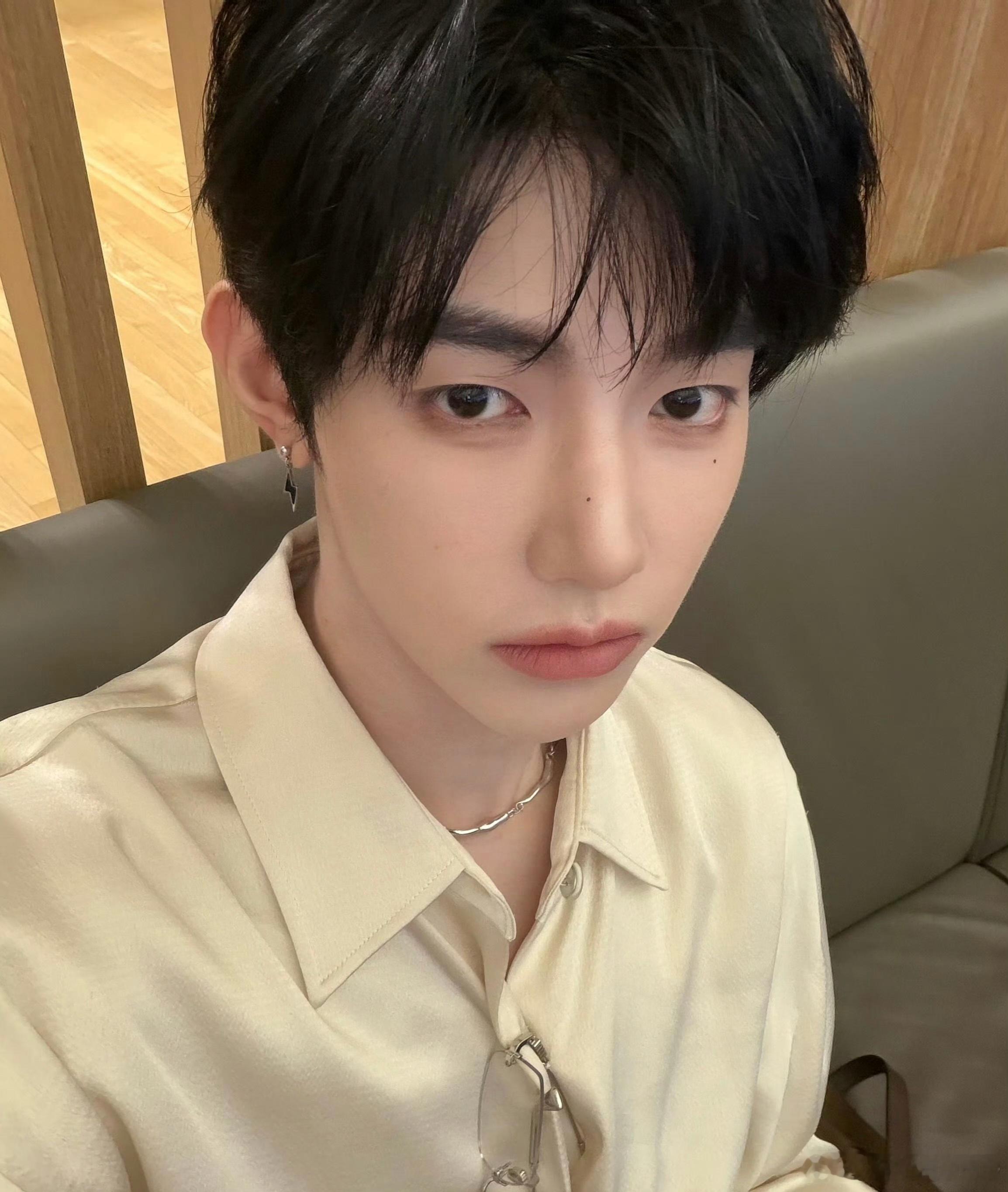 章昊为香港捐款章昊向香港捐款 为驰援中国香港火灾救援，章昊通过复兴基金会捐赠善款