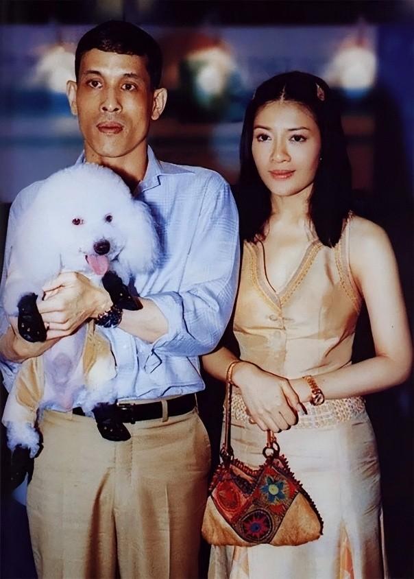 从侍女到宠妃，我算是看出来了，欧拉弄复制的是西拉米王妃的路子。

曾经沧海难为水
