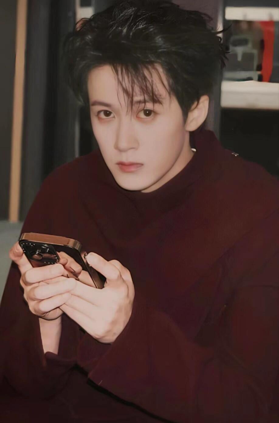 深邃的眼神像极了晚风