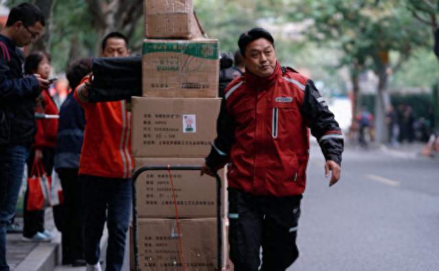 诈骗开始“上门服务”了？中招就在一瞬间，千万别不当回事！