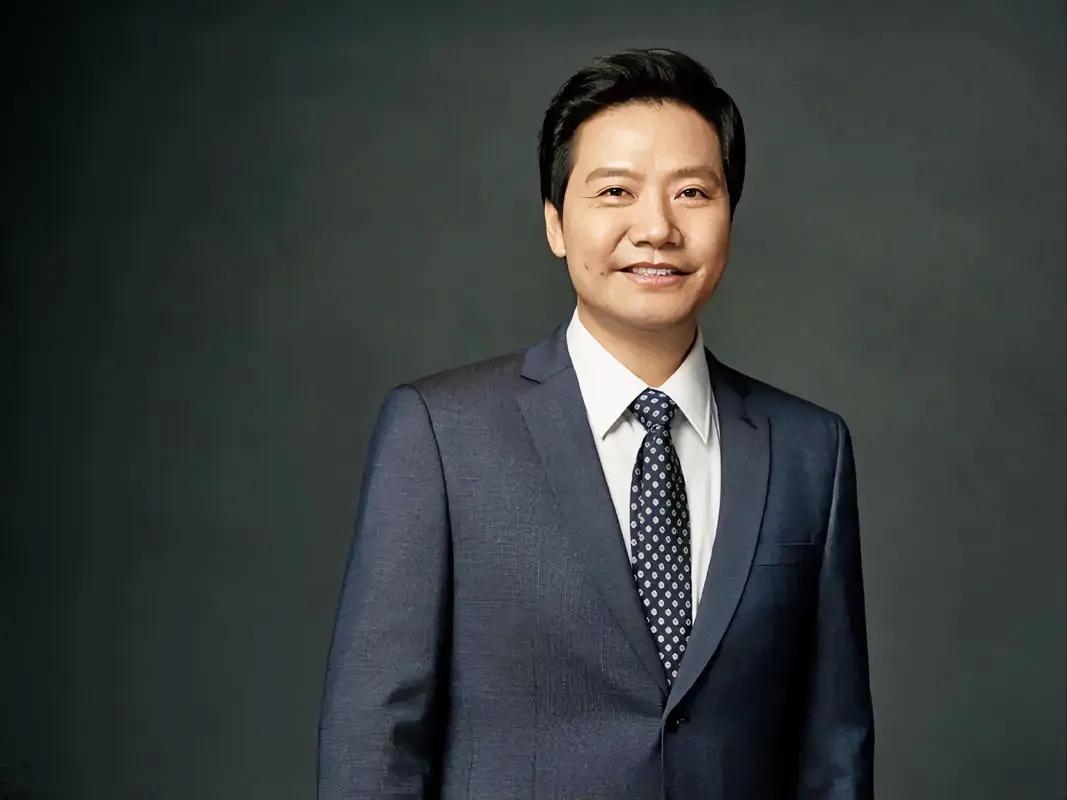 我国顶级富豪政治面貌：
1、马云——————中共党员
2、马化腾————-无党派
