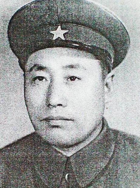 1944年，东北抗联将领于天放在黑龙江被捕，他夜里借口上厕所，用烙铁狠狠砸向看守