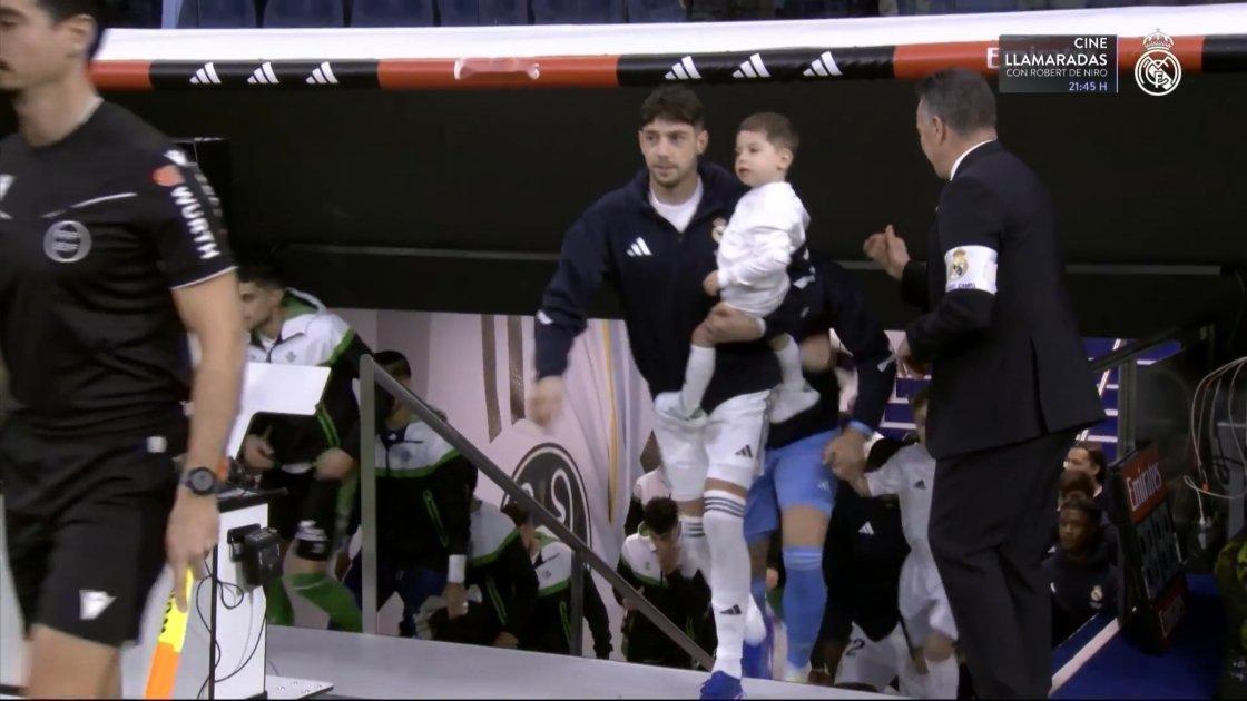 82领着Bauti，把Beni交给贝林皇马vs贝蒂斯