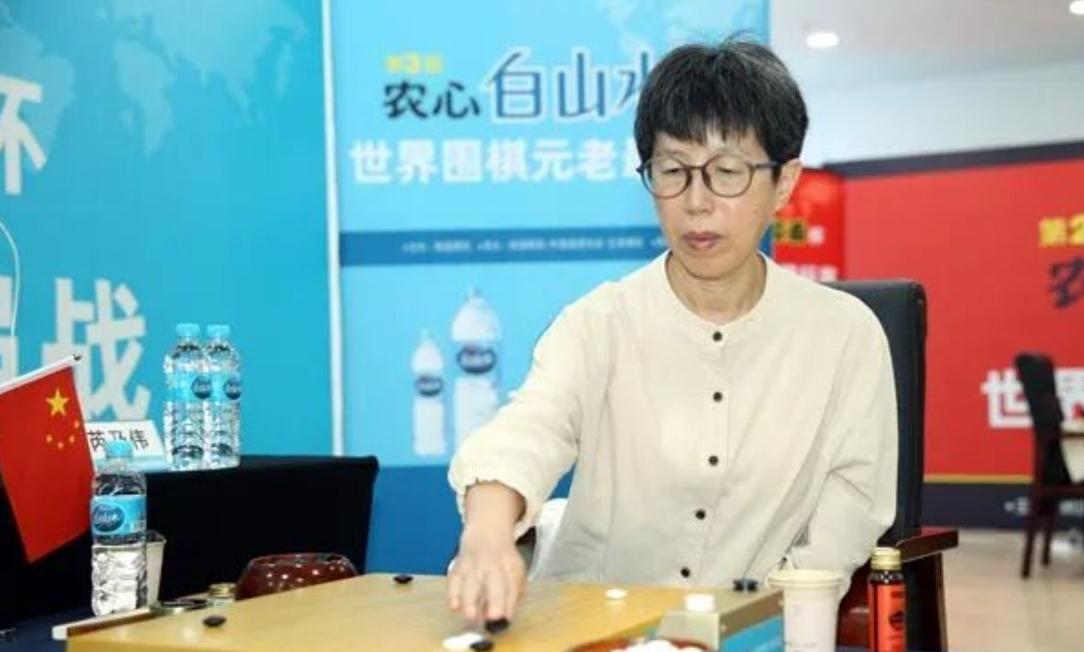 终止连胜~未创奇迹
白山水杯芮乃伟不敌曹熏铉
芮老将3胜1负再显女王风采


第