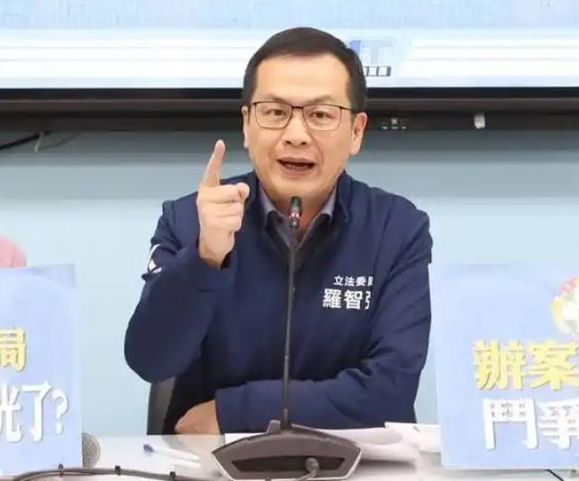 国民党党团书记长罗智强坚定表态：
 
门都没有，我绝对反对到底！
 
最近岛内政