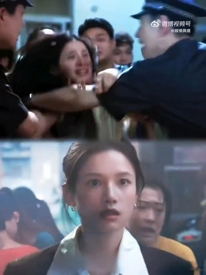 张婧仪野狗骨头28集18分57秒 我又来盘这58秒了，车窗里映出过去自己的那个瞬