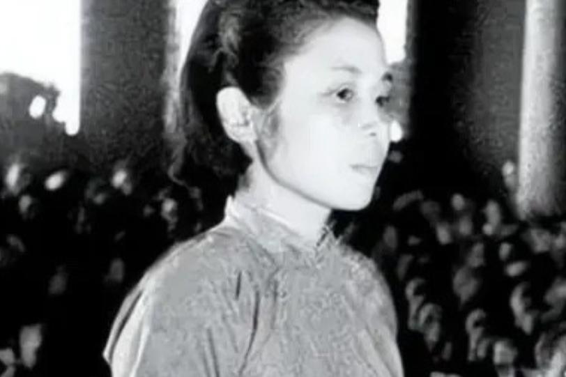 1940年，军统女特务冒死救下一名地下党，11年后，女特务被我党抓获，女特务提出