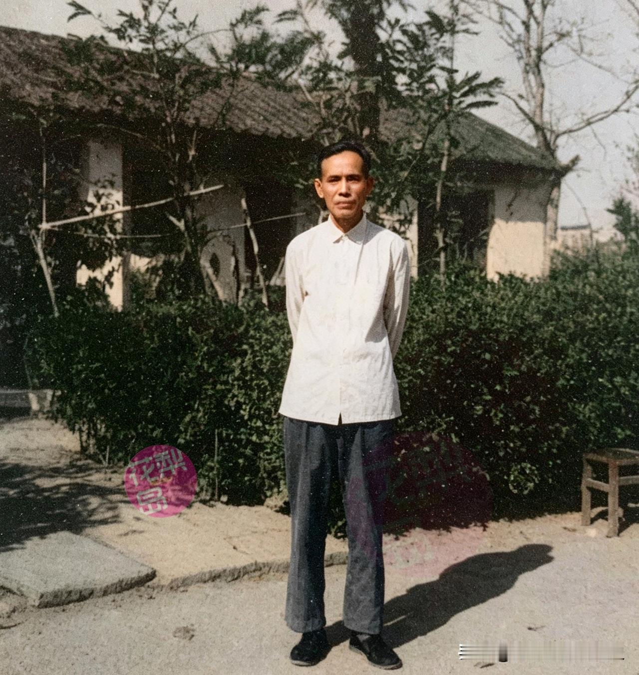 吴耀南（1898—1988），琼崖革命前辈，海南知名教育家。早年读琼崖中学，后考