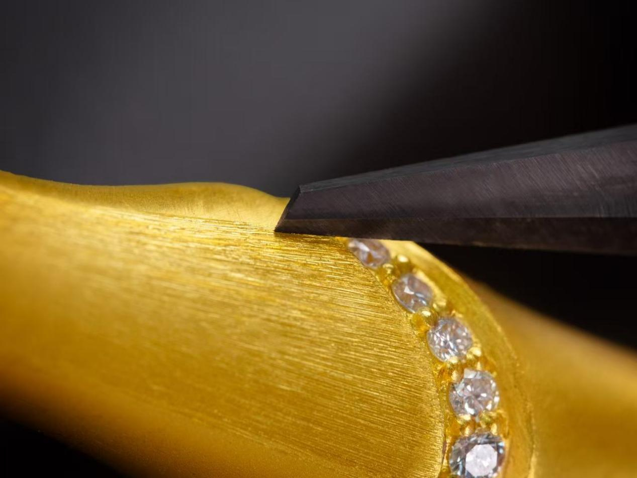 当下国内黄金珠宝市场正迎来结构性的发展变革，告别同质化内卷与低价竞争，以原创为核