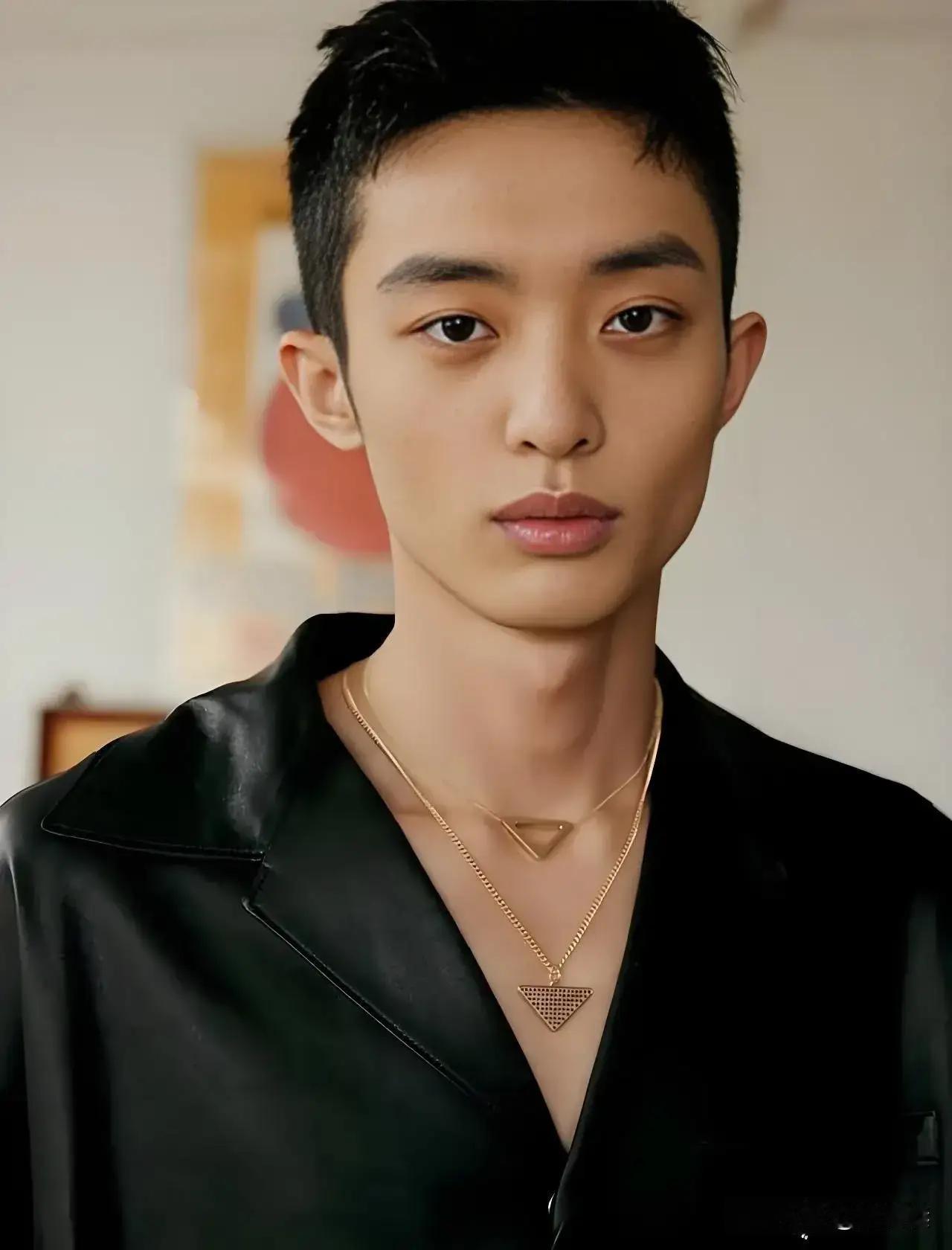 《红石榴餐厅》，白宇帆，新生代演员为数不多有男子汉气概的男演员。他演那个 新疆支