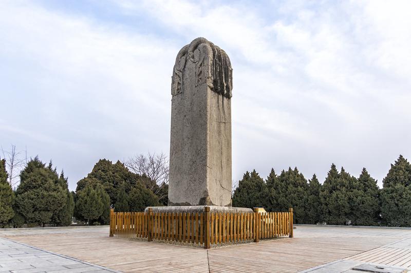武则天无字碑：沉默背后的北斗星图

乾陵无字碑立千年无字，是女皇功过难书？明代盗
