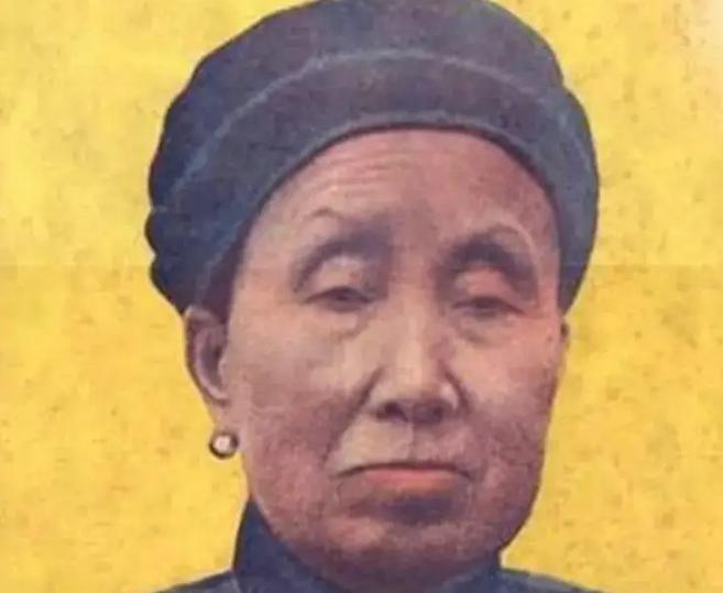 1932年，一个地主婆变卖了所有家产，支持儿子抗日，儿子拿到钱后瞬间失联。几年后