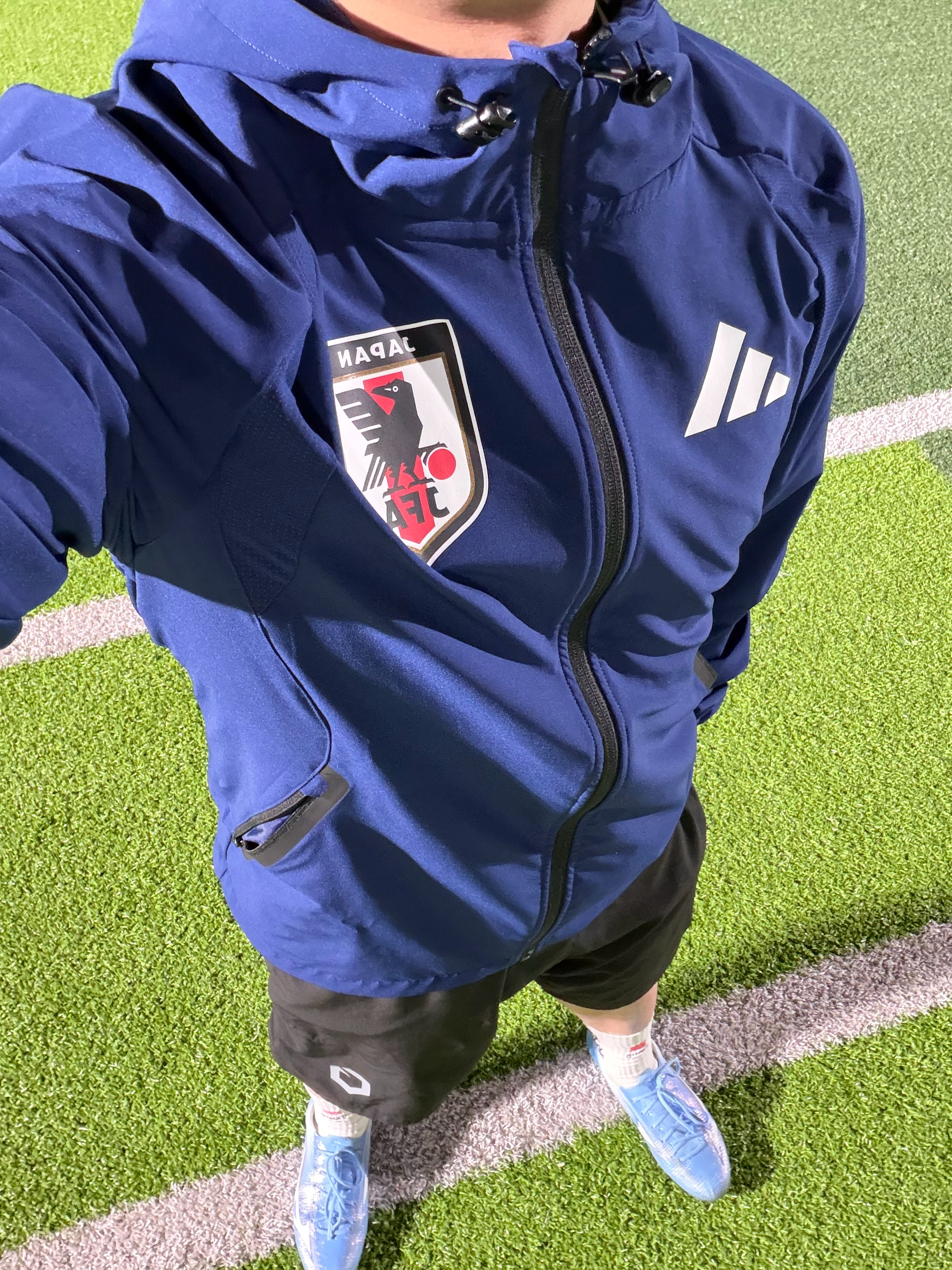 今天踢个球！贤聊球衣三叶草足球鞋