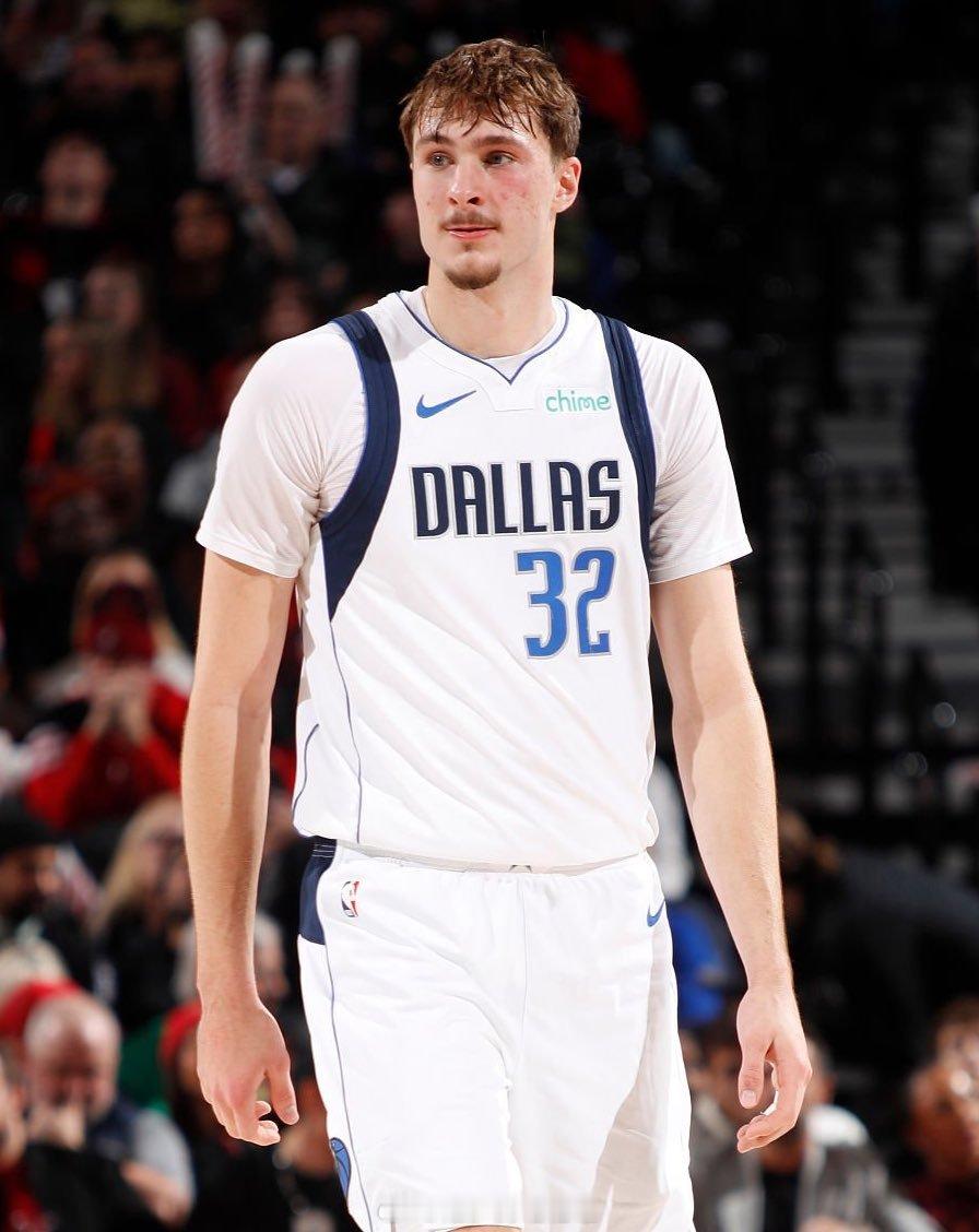 NBA官网最新一期新秀榜⏬️1. 库珀·弗拉格（Cooper Flagg）2. 