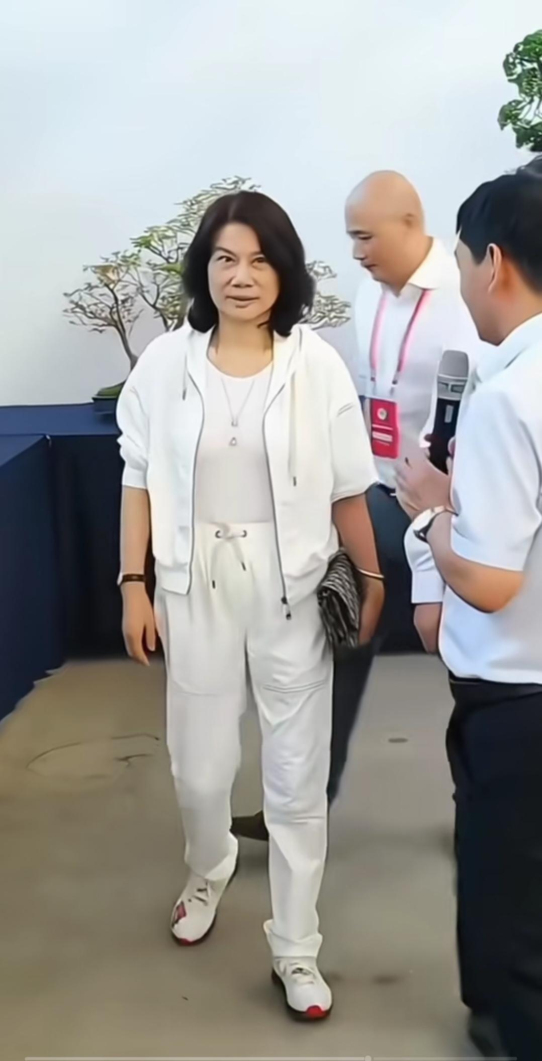 最佩服的一个女企业家，果敢坚毅。