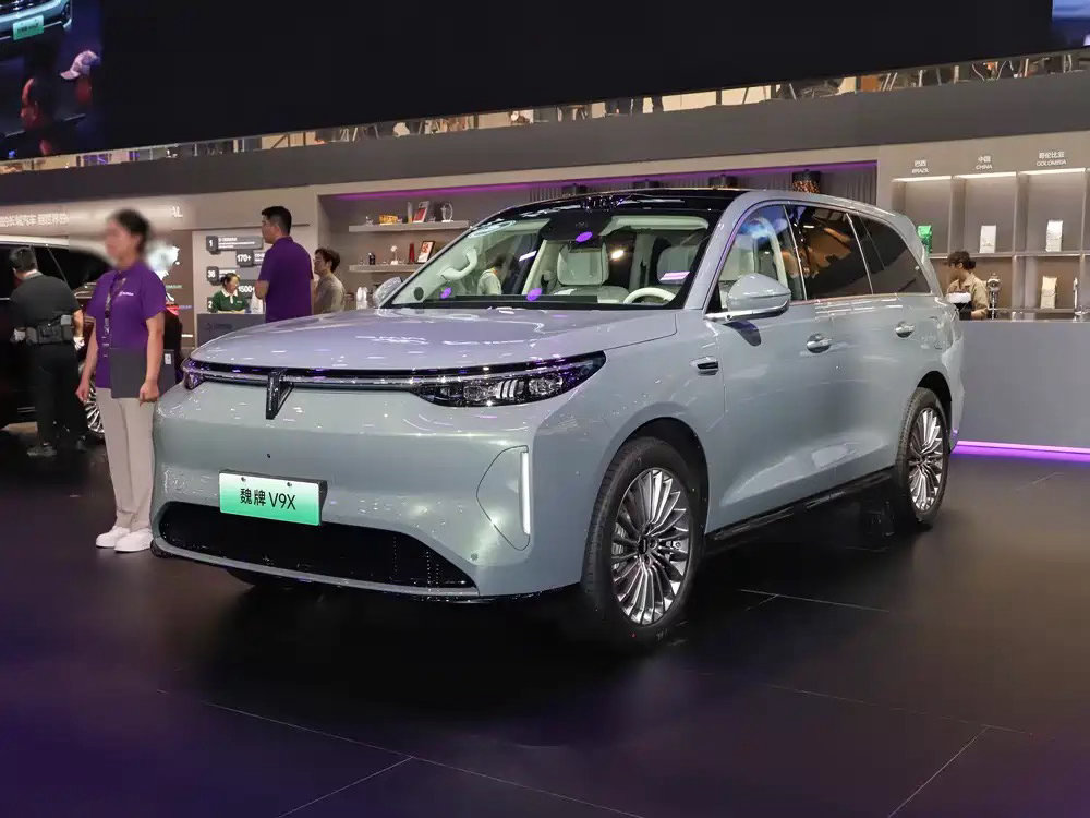 魏牌V9X豪华增程六座SUV：双叉臂+空气悬架+后轮转向，大型车身城区掉头灵活，