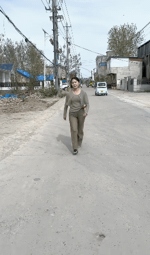 视频拍的很真实，没有用替身，真真切切。
电视电影都是专业人员拍摄剪辑的。这视频，