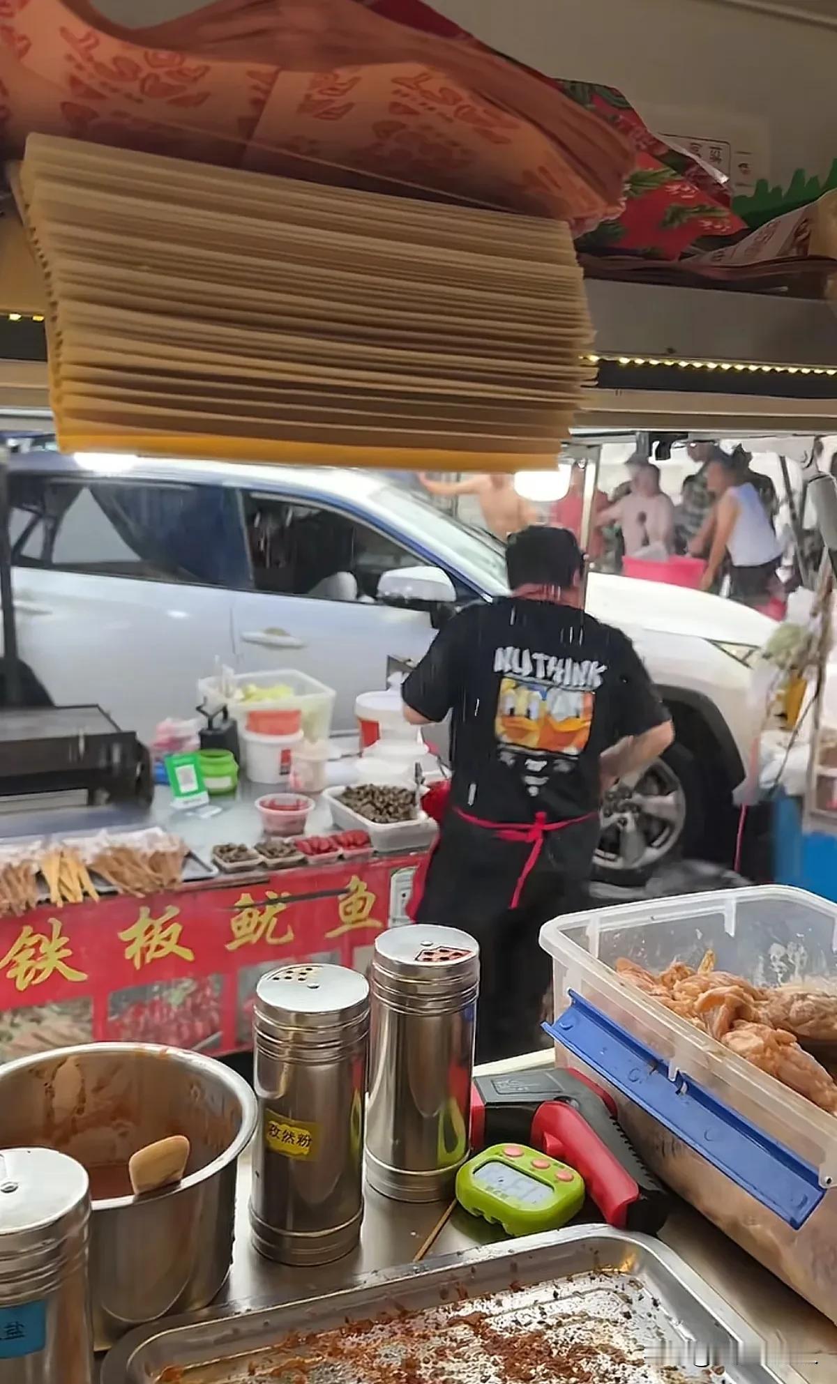 司机的操作太吓人了，网友的评论却让人寒心。

这个视频没有任何介绍，只能看到一辆
