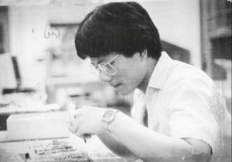 舍股权筑霸业：黄仁勋以让利格局成就英伟达万亿帝国黄仁勋初创英伟达时与合伙人均分股