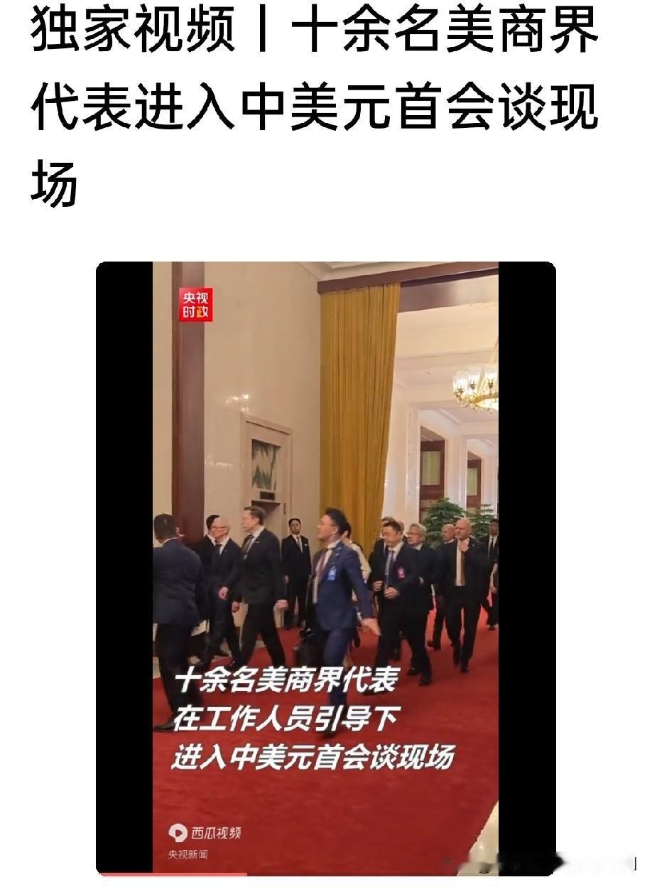 黄仁勋随团来，大陆媒体炒他其实不难理解。黄仁勋可是英伟达的CEO，在科技圈那是响