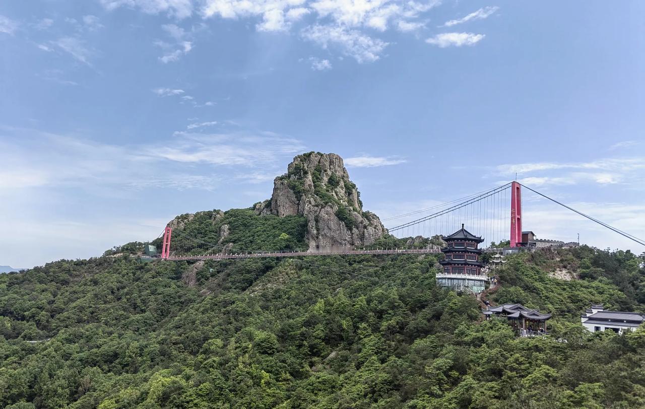 12月29日，一名女子在浙江宁波市象山老虎窝进行爬山活动时遭遇不幸，被一块从山上