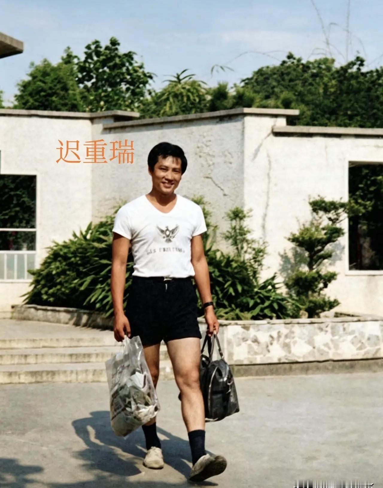 迟重瑞的光头，一擦就是36年！
真是因为陈丽华儿子一句话吗？
1990年，3