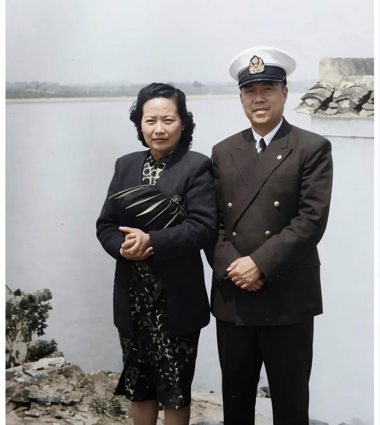 很多人提到“杭州第一美人”王映霞，第一反应都是她和郁达夫那段闹得满城风雨的文坛婚