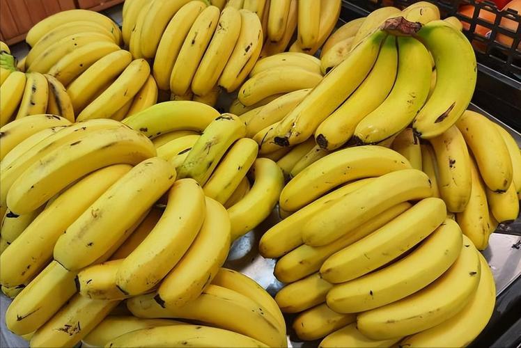 菜市场2块钱一斤的香蕉，贴条灰色胶带挂进美术馆，转眼卖出4500万人民币天价。