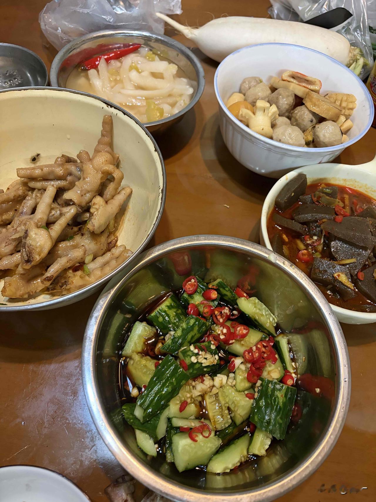 其实大家发现没有
夫妻之间，
没有谁配不上谁，
只有谁不珍惜谁。

两块一包的盐