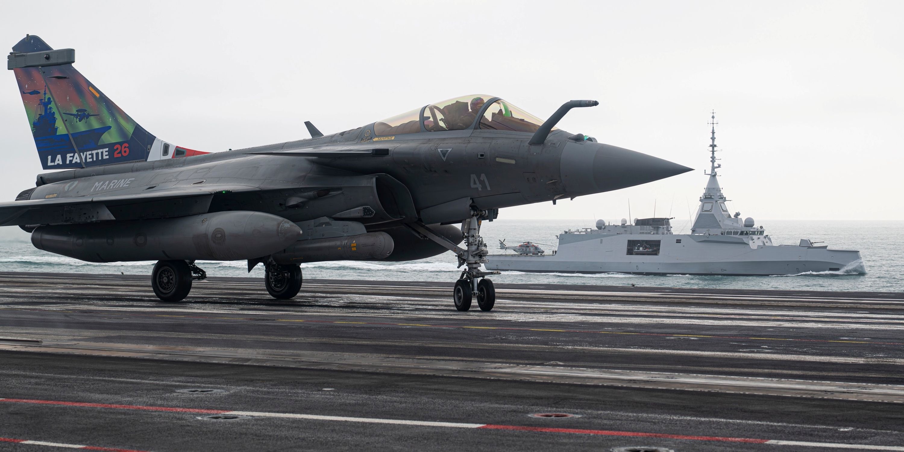 今日阵风 阵风M与FDI护卫舰同框Photo credit: Marine na
