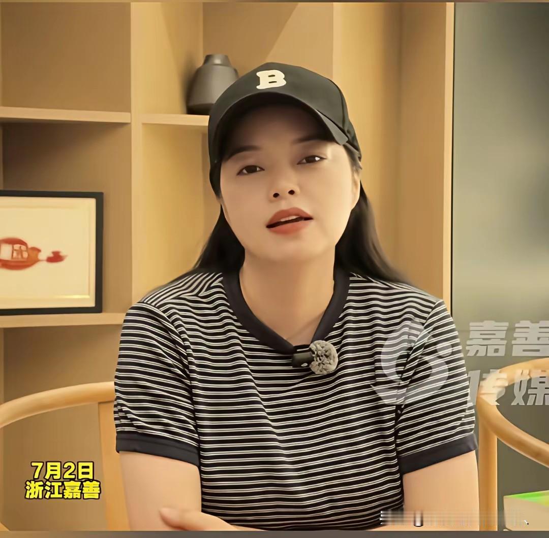 一个温馨的小故事：顾虹女士十几年来资助韩雅平上学，从小学开始到高考，没断过。韩同