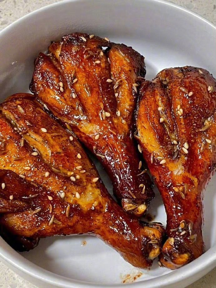 两个女生直接炫完三个大鸡腿！太香了！ ​​​