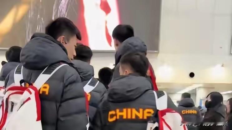 中国男篮最新消息，今天是2月22日，众多媒体纷纷爆料，中国男篮在主教练郭士强和篮