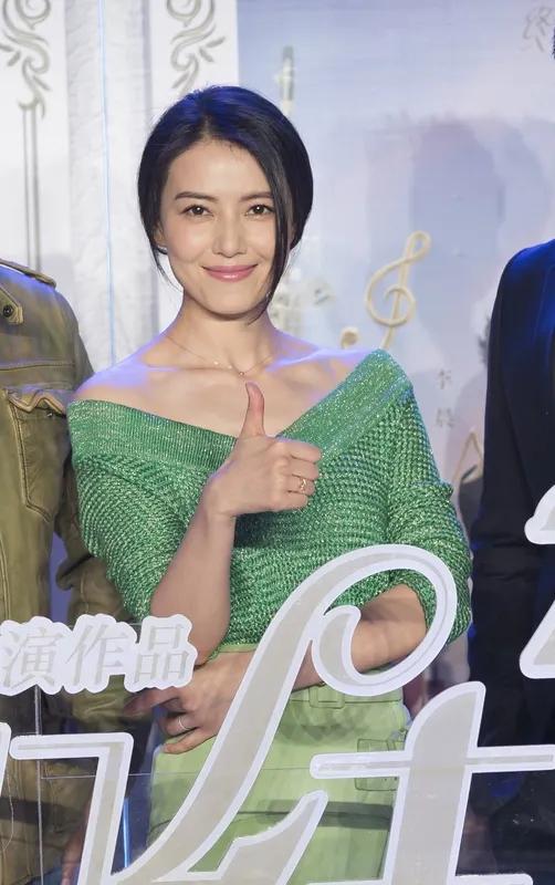 - 大家都知道刘涛演技好，可谁能想到她跨界唱歌也这么惊艳！别人跨界可能是玩票，她