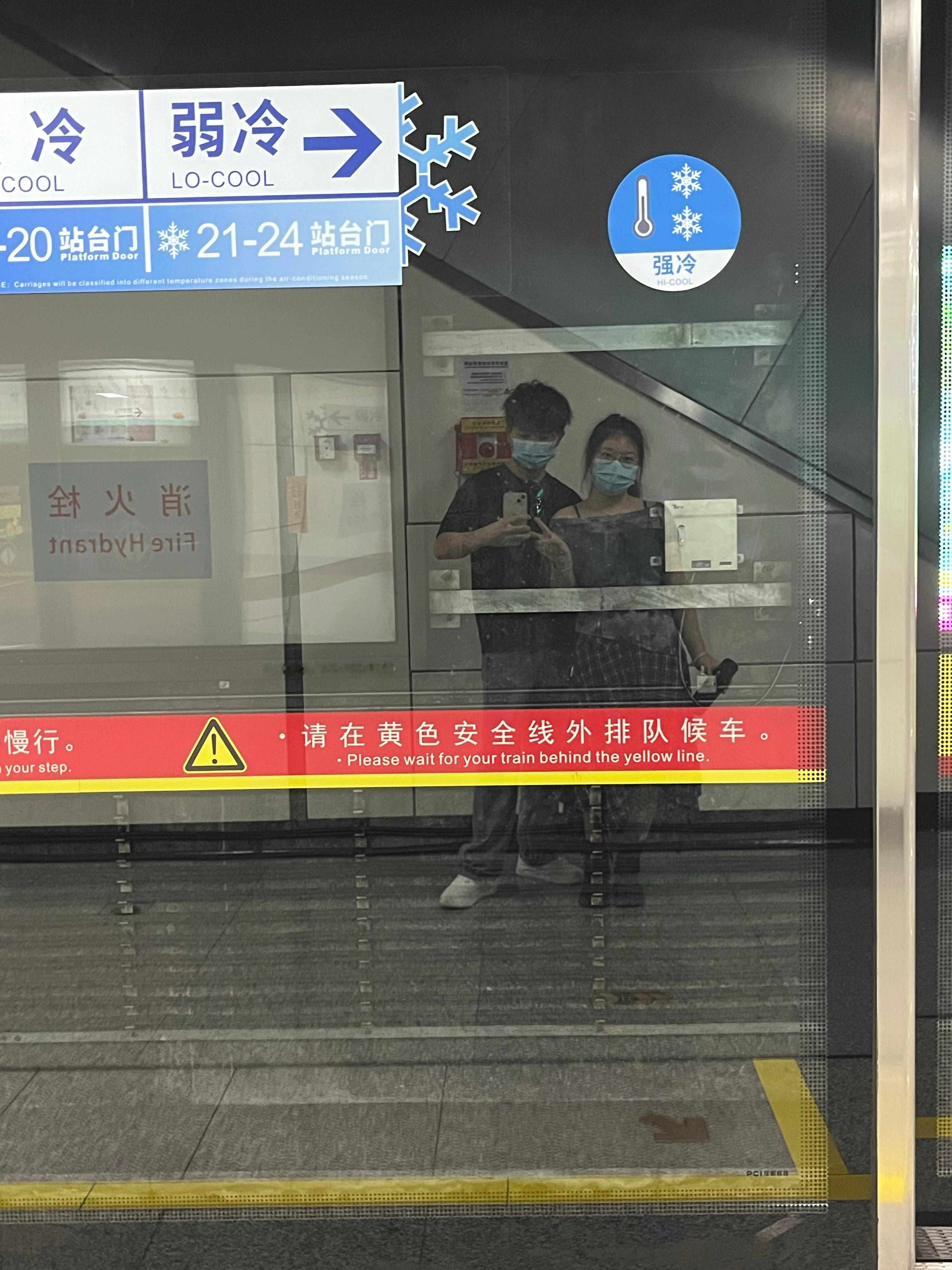 七夕快乐两个人去逛街了！逛完街回来不知道谁先嘴馋这个点开始炫小龙虾予君书