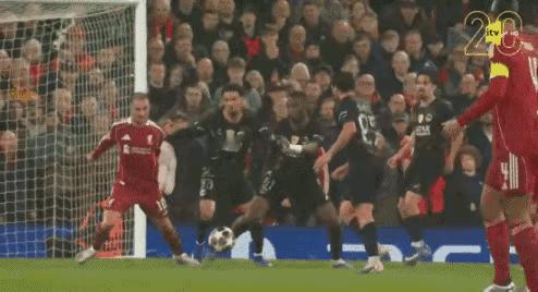 利物浦0比2巴黎圣日耳曼今晨利物浦0-2再负巴黎，从而总比分0-4被淘汰。但今晨