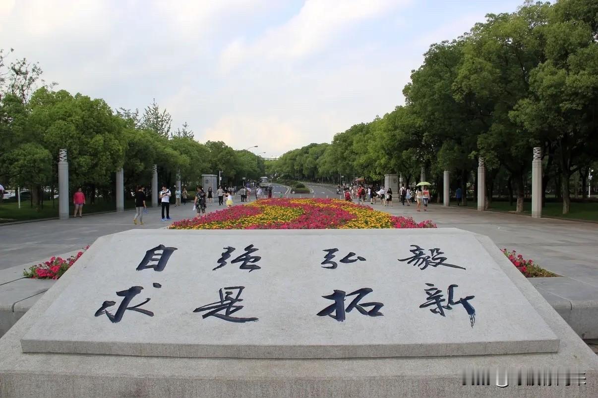 都以为是祖坟冒烟，考取了985的武汉大学，去了之后才知道是今生噩梦！

未经他人