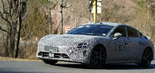 小米SU7换代或涨价2万元想一想人家一年三代车，小米三年才一代车，涨价两万我觉得