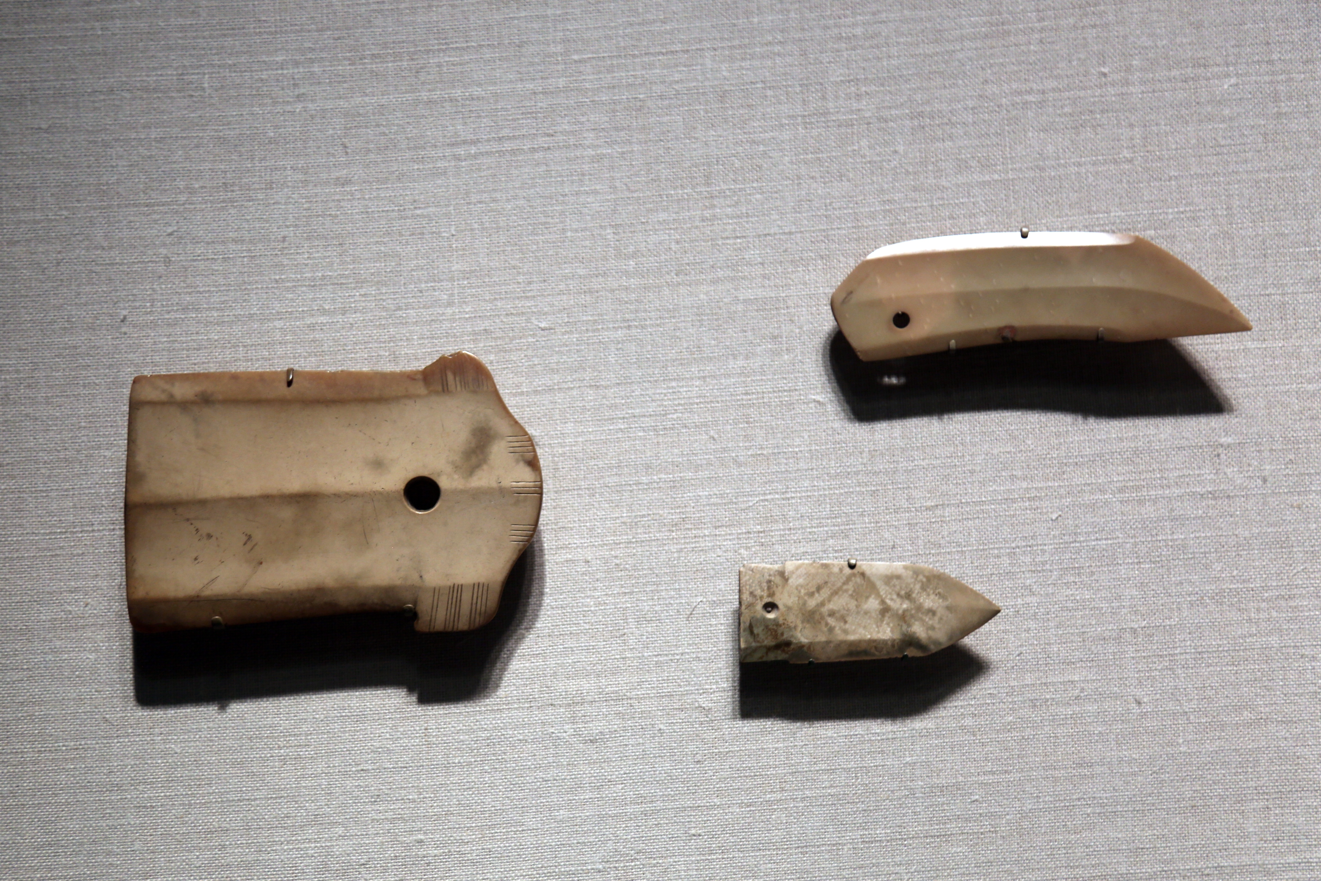 Freer美术馆收藏的一组商晚期玉戈 玉戚 