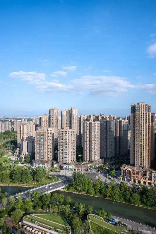 【⚠️青羊土拍爆冷！买新房的人，当心被“背刺”一刀！】

成都房价波动太凶了！买