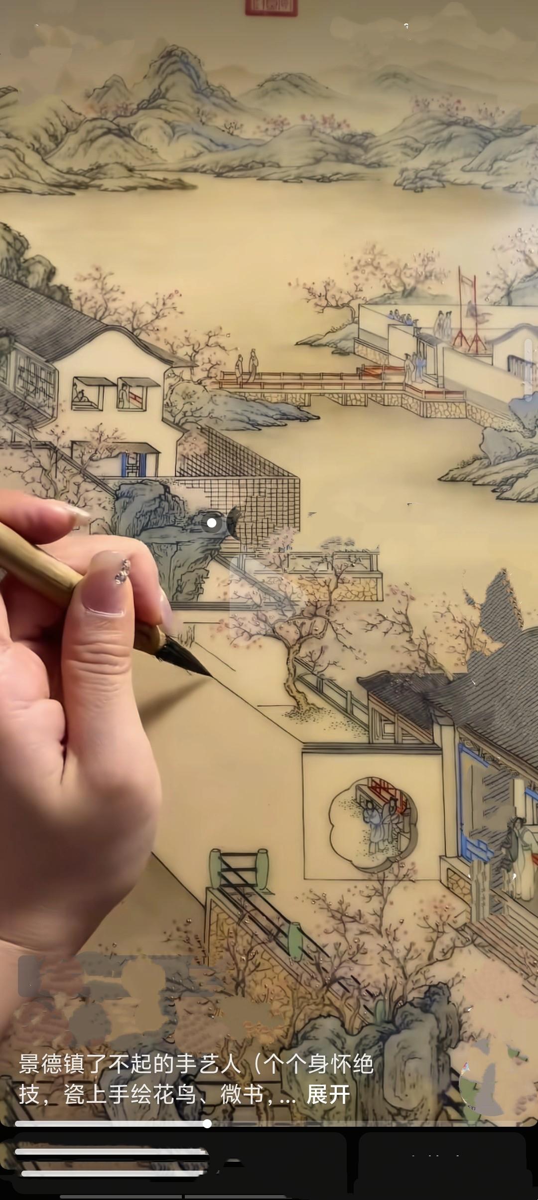 景德镇手艺人堪称一绝！他们以泥为纸、以刀为笔，将普通瓷土幻化成精妙绝伦的瓷器。从