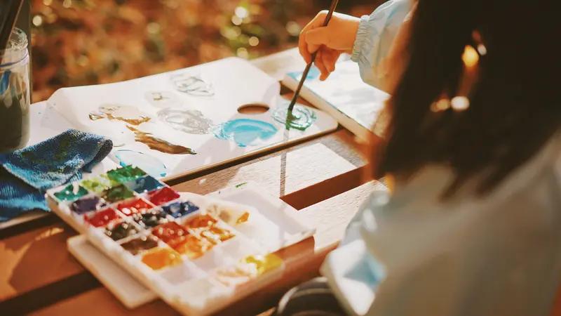 你觉得孩子有哪些爱好值得从小培养 孩子有不少爱好值得从小培养。艺术类里，绘画就很