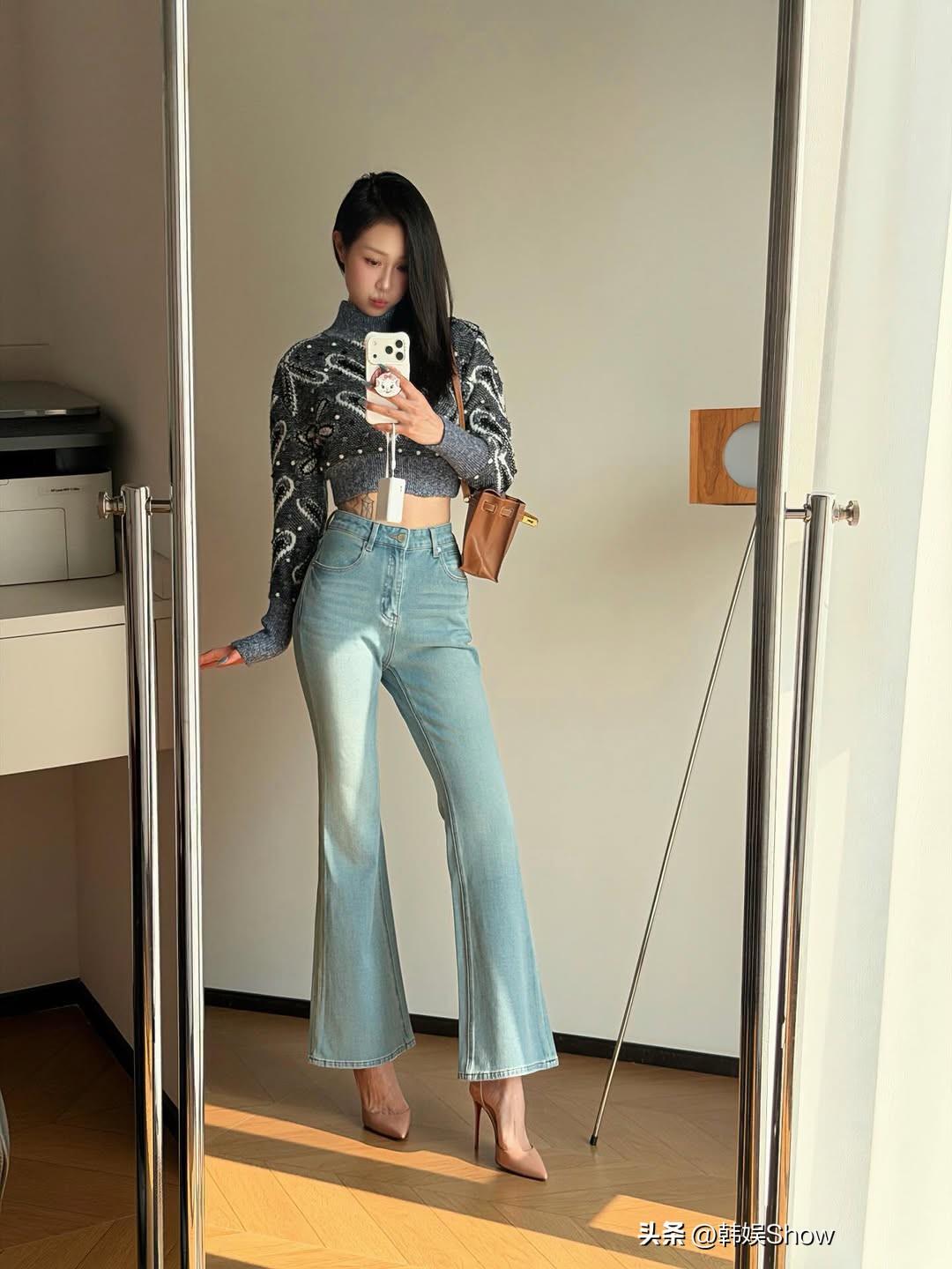 时尚穿搭指南：复古牛仔裤+潮流毛衣，轻松打造都市时尚风！👗👖👠