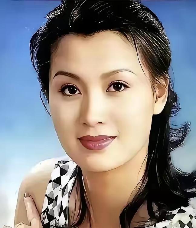 当年史兰芽凭借围城爆红，陈道明公开称她是自己的梦中情人，也是全网公认最干净的唐晓