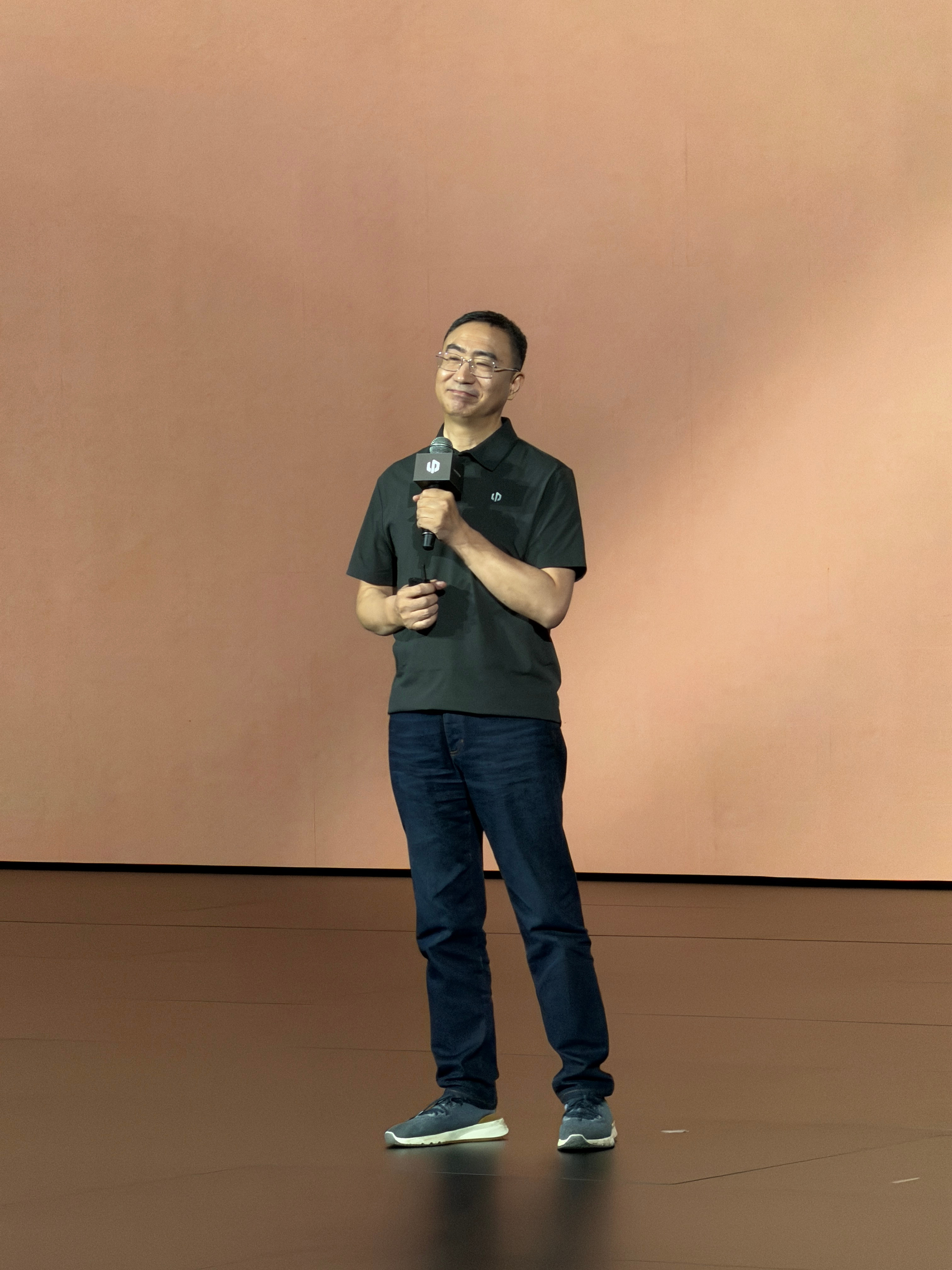 朱江明：这是今年第三场上市发布会，A和D都是爆款。6月16日零跑C系列焕新上市C