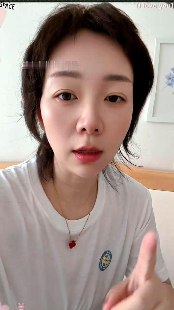 你以为大学最危险的时刻是期末？
不，常常就藏在宿舍里那杯水、那粒药里。

儿子前